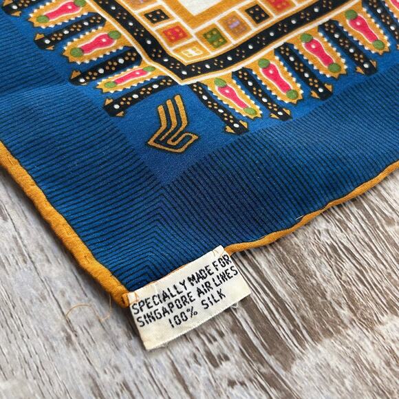 Vintage Singapore Airlines 100% Silk Scarf – Blue & Cream Square 29.5” - Picture 3 of 7